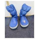 CROCS SNOW BOOTSD -- W9