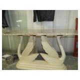 MABLE TOP SWAN TABLE