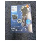 NORELCO CORDLESS SHAVER -- WORKS