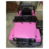 BATTERY JEEP RIDE-ON W/ LIGHTS & SOUND -- LIKE NEW