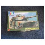 1:35 M1A2 ABRAMS TANK MODEL