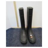 RUBBER BOOTS -- 9