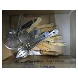 KITCHEN KNIVES & TOOLS