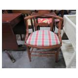 VICTORIAN WALNUT CHAIR