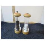 OLD TOWNE PEPPER MILL & SALT SHAKER