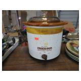 CROCK POT SLOW COOKER
