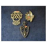 3-- VIRGINIA METAL CRAFTERS TRIVETS & TRAY