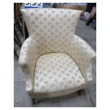 VINTAGE LIVING ROOM CHAIR