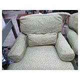 WILLIS WAYSIDE SWIVEL LIVING ROOM CHAIR.