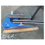 POOL SQUEEGEE & BRUSHES