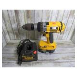 DEWALT 18V 3 SPD CORDLESS DRILL -- WORKS