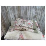 COMFORTER & PILLOW SHAMS