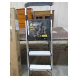 ALUMINUM FOLDING STEP LADDER