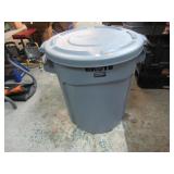 BRUTE COMMERCIAL 20gal TRASH CAN