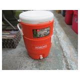 5gal IGLOO WATER COOLER -- ONE HANDLE BROKEN
