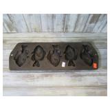 LODGE CAST IRON FISH CORNBREAD PAN