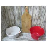 CUTTING BOARD & BOWLS