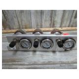 CARRIER GAS PRESSURE GAUGES & REGULATORS