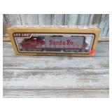 "HO" SCALE SANTE FE MODEL TRAIN ENGINE