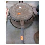 STOVER CAST IRON WAFFLE MAKER