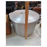 VERY LARGE ALUMINUM / DEEP FRYER POT