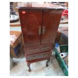COSTUME JEWEL & ARMOIRE