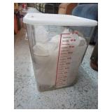 22qt CONTAINER & 9-- PLASTIC DRINK CUPS