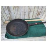 VINTAGE CAST IRON PAN