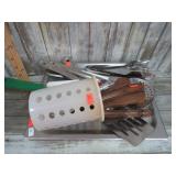 ASSORTED KITCHEN TOOLS