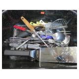 ROASTING PAN & KITCHEN TOOLS