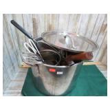 STEW POT & KITCHEN TOOLS