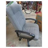 NICE, CLEAN OFFICE CHAIR
