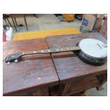 SOVEREIGN BANJO -- MISSING NECK TUNING PEG