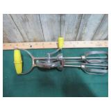 VINTAGE SUPERWHIRL HAND CRANK MIXER