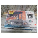 ROBERT E LEE PADDLE WHEEL SHIP MODEL