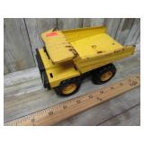 TOY DUMP TRUCK