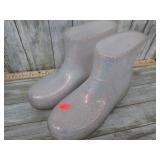 CLITTERY UGG RUBBER BOOTS -- 6