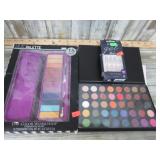 MAKE-UP & FAKE NAILS