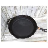 LODGE 12" CAST IRON SKILLET