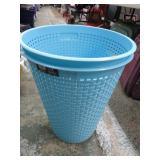 LAUNDRY BASKETS & CLOTHES HANGERS