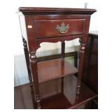 DREXEL MAHOGANY END / LAMP TABLE