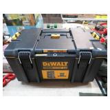 DEWALT TOUGH SYSTEM MIDDLE TOOL BOX