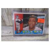 WILLIE MAYS BASEBALL CARD --HAS CREASES