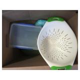 FOOD CONTAINERS & STRAINER