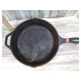 LODGE CAST IRON SKILLET