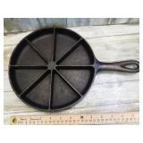 CAST IRON CORNBREAD SKILLET