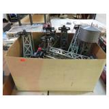 MARX MODEL TRAIN SCENERY LIGHTS & WATER TOWERS