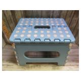 FOLDING STEP STOOL