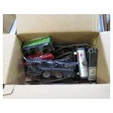 VINTAGE MARX TRAIN WIND UP ENGINGE CARS AND TRACK