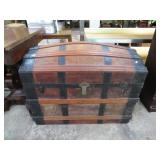 VINTAGE CAMEL BACK STEAMER TRUNK